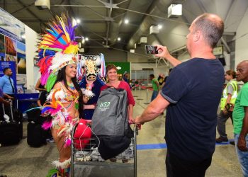 São Luís/MA – Turistas se encantam com apresentação de grupos juninos promovida pelo Governo do Maranhão no Aeroporto da capital