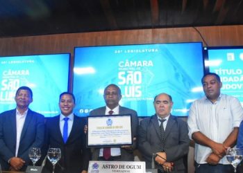 Astro de Ogum entrega honraria ao ex-vereador César Bombeiro