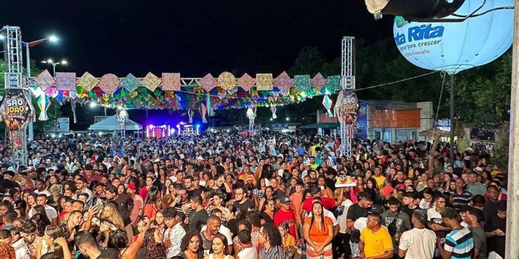 Santa Rita : Prefeito Dr. Hilton Gonçalo reúne multidão no encerramento do arraial