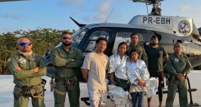 Jovens são resgatados na praia da Guia após ficarem ilhados