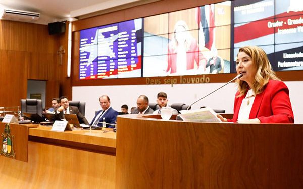 Barreirinhas/MA – Iracema Vale denuncia prefeito por manipulação política