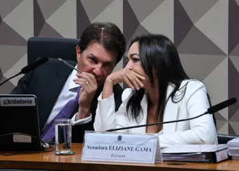 Relatório de Eliziane Gama é aprovado no encerramento da CPMI