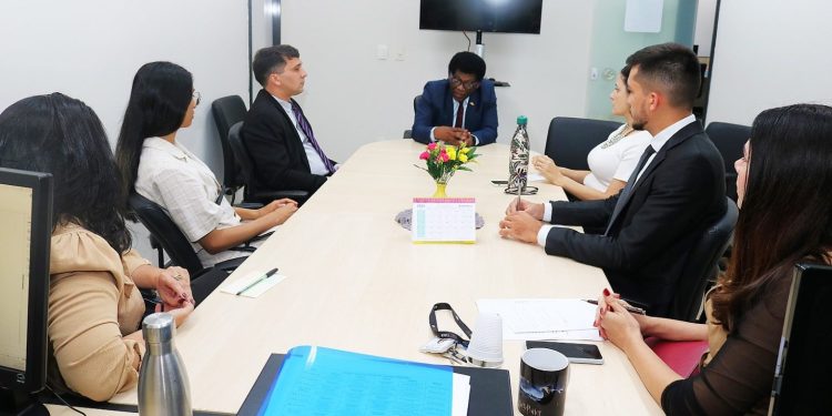 Juiz maranhense recomenda uso da linguagem simples à equipe do gabinete