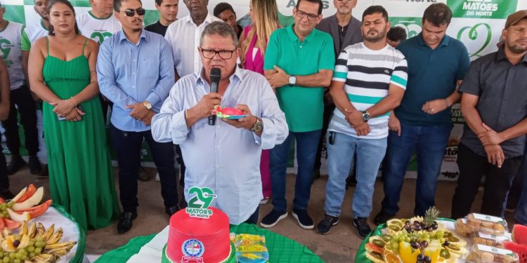 O prefeito solimar Alves de Matoes do Norte faz muita inauguração nos 29 anos do aniversário da cidade