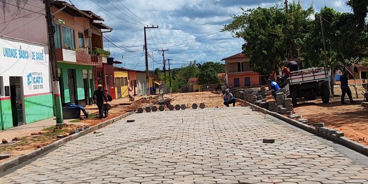 NOVO TEMPO: Walace faz história e é o primeiro Prefeito a levar pavimentação para Zona Rural de Icatu