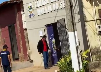 Vereador arromba Câmara Municipal de Marajá do Sena a marteladas