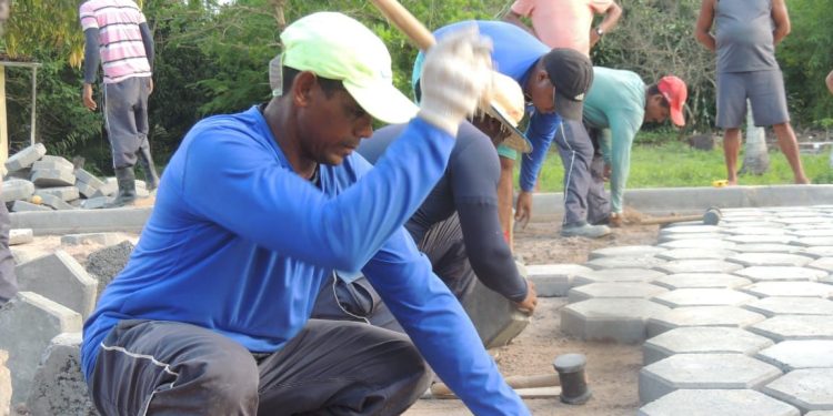 Focado no trabalho para população, Walace amplia frentes de obras nós quatro cantos de Icatu