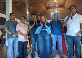 A prefeita Maura Jorge recebeu grande apoio político no aniversário de lago da pedra vereadores dep senador e ministro