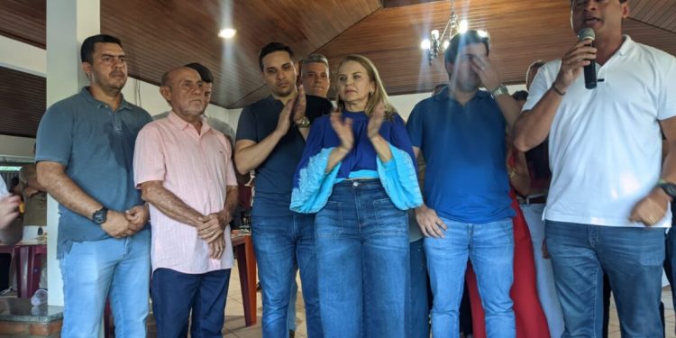 A prefeita Maura Jorge recebeu grande apoio político no aniversário de lago da pedra vereadores dep senador e ministro