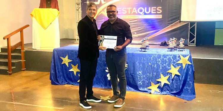 Secretário de esportes de Bacabeira ganha o prêmio estadual de destaque do ano de 2023 no esporte