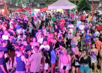 Carnaval da Nossa Gente leva milhares de foliões para a cidade de Bequimão no primeiro dia de festa