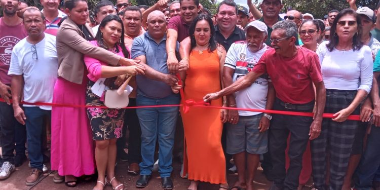 Prefeito Arnaldo Cardoso entrega ponte de concreto no bairro Bacuri e movimenta o fim de semana na cidade de Buriti