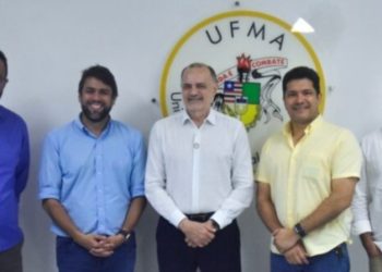 REITOR FERNANDO CARVALHO RECEBE VISITA DO DEPUTADO FEDERAL PEDRO LUCAS FERNANDES