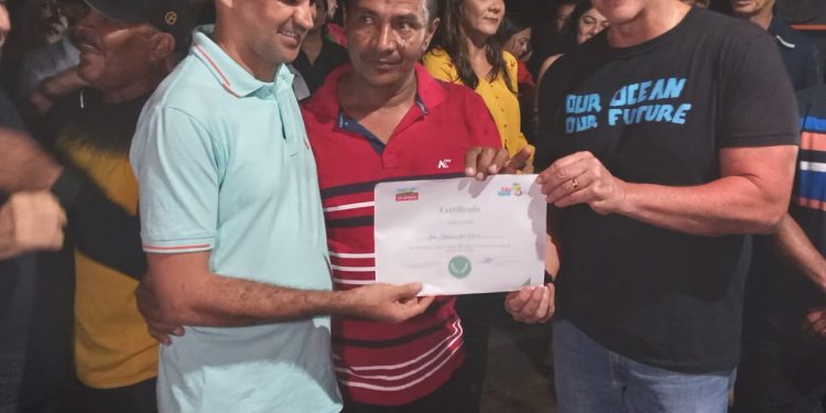 Com a presença do deputado Aluízio Mendes, prefeito Wallas Rocha entrega praça e novo Mercado Municipal em São Benedito do Rio Preto