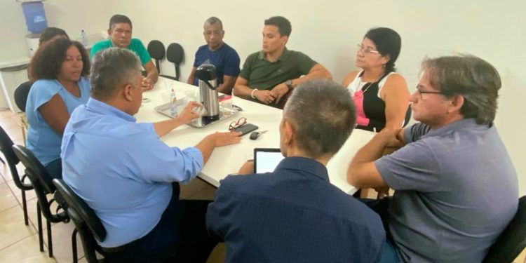 Vereadora Fátima Araújo participa de encontro