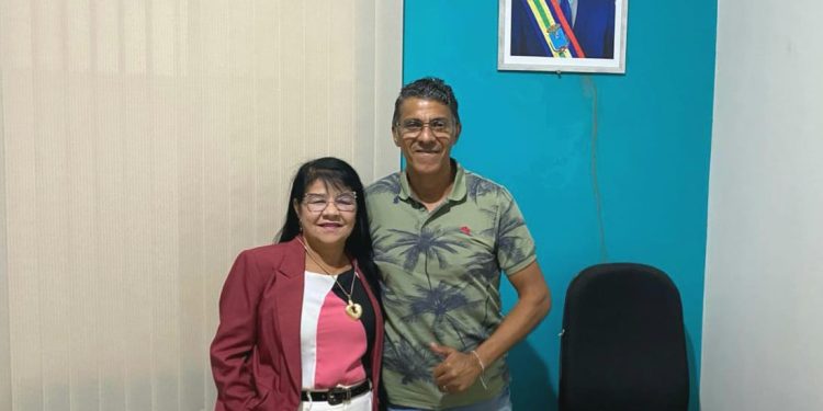 Vereadora Fátima Araújo alinha entrega de cestas básicas e peixes durante a semana santa