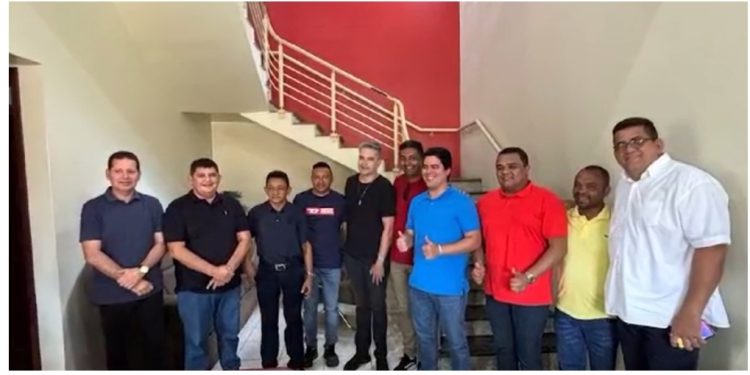 COROATÁ / MA – Ministro do Esportes André Fufuca prometeu reforma do Estádio Municipal e construção de espaço esportivo durante visita ao município.