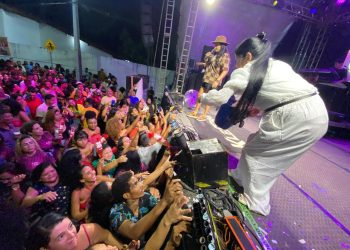 Aniversário de 43 anos do bairro João de Deus mostra a força política da vereadora Fátima Araújo e reúne multidão