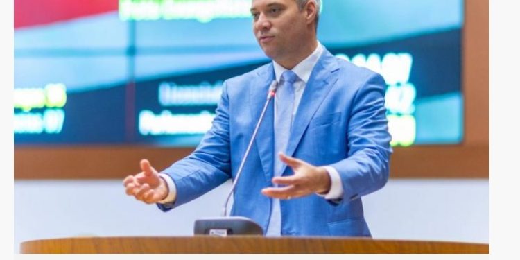 Aprovados dois projetos de lei de Neto Evangelista em prol da comunidade autista