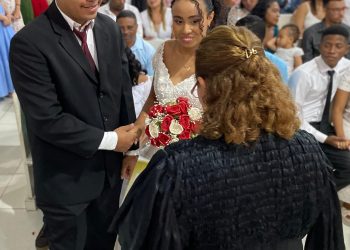 Casais dizem sim ao amor na 10ª edição do Casamento Comunitário organizado por Fátima Araújo 