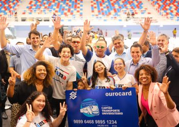 Orleans Brandão acompanha entrega do Cartão Transporte Universitário