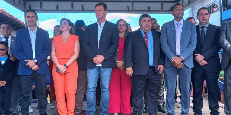 Prefeito Wallas Rocha e presidente da Câmara, Mirim, entregam reforma e ampliação da Câmara Municipal em São Benedito do Rio Preto 