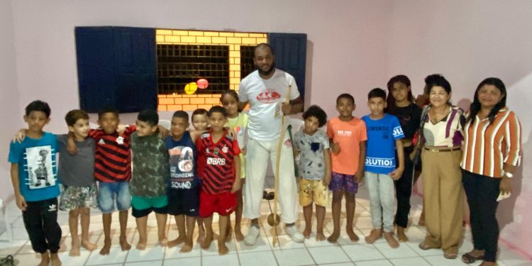 Fátima Araújo inaugura novo polo do projeto de capoeira Criança Feliz no bairro Santo Antônio