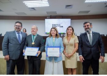 Iracema recebe Medalha Liberdade e profere palestra sobre presença feminina em espaços de poder