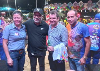 Prefeito Dr. Hilton Gonçalo realiza abertura do Arraial de Santa Rita com recórde de público