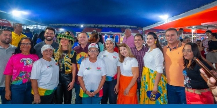 2024  Iracema Vale participa da abertura do Arraial do Ipem e parabeniza governador pelo apoio à cultura