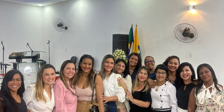 Fátima Araújo mostra força e reúne multidão na Igreja O Brasil para Cristo do Apeadouro