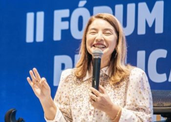 Iracema Vale palestra no Fórum de Políticas Públicas para Mulheres