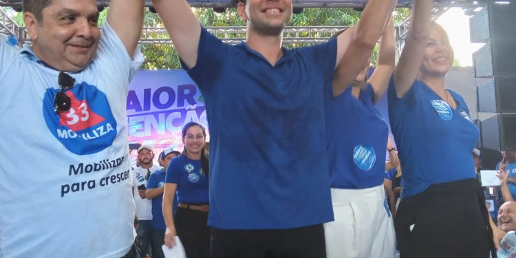 O jovem médico Dr. Milton Gonçalo e Berré Carvalho homologam sua candidatura à prefeito e vice durante a grande Convenção realizada pelo Mobiliza na cidade de Santa Rita