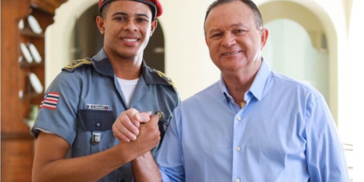 Brandão recebe estudante que conquistou prêmio em Oxford