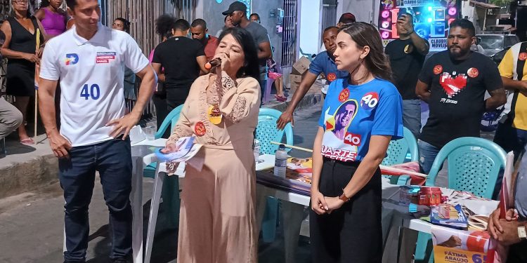 Caminhada da vereadora Fátima Araújo e Duarte Júnior, percorre ruas dos bairros Vila Conceição e João de Deus