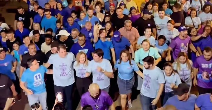 Maura Jorge realiza maior arrastão da história de Lago da Pedra, é abraçada pelo povo e comemora o sucesso de mais um mega evento político