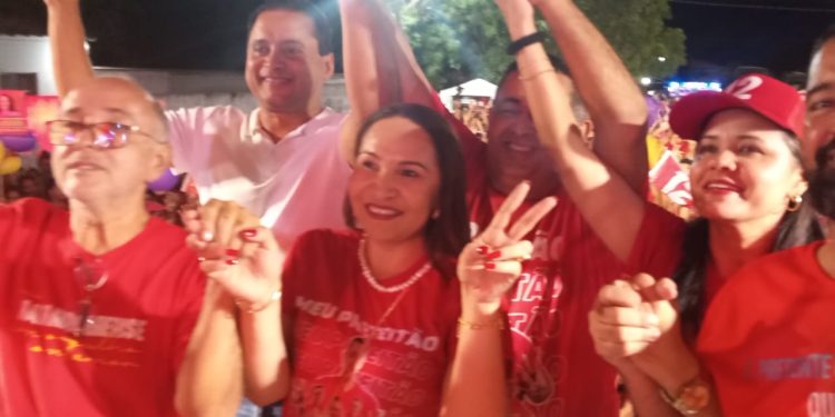 Povoado Mata do Brigadeiro recebe Weverton Rocha, Rodrigo Lago e o prefeito Besaliel para juntos realizarem mais um mega comício do 12 em Mata Roma