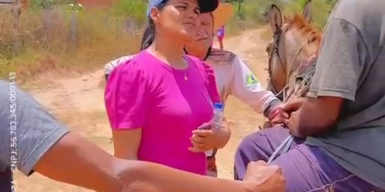 Com diálogo e muito carinho dos moradores, Mayara conquista preferência dos eleitores de São João Batista