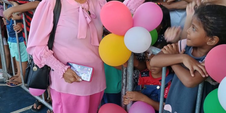 Praça da Juventude no bairro do João de Deus foi palco de muita alegria e diversão na Festa das Crianças, promovida pela vereadora Fátima Araújo