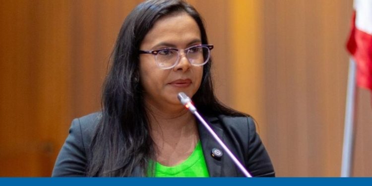 Ana do Gás revela que recebeu proposta para votar contra Iracema