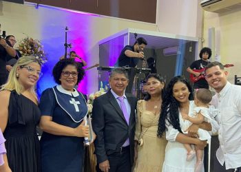 Igreja do Evangelho Quadrangular consagra e diploma pastores João de Deus e Cláudia Maria