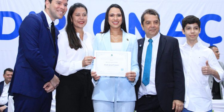 Naila Gonçalo e Milton Gonçalo, prefeitos eleitos de Bacabeira e Santa Rita, receberam seus diplomas em uma cerimônia realizada ontem, 6 de dezembro.