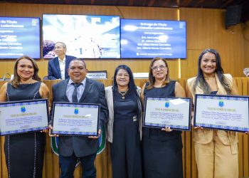 Vereadora Fátima Araújo realiza entrega de títulos de cidadão ludovicense na Câmara Municipal de São Luís