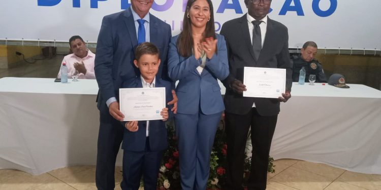 Zé Martins e professor Ivaldo são diplomados prefeito e vice-prefeito em solenidade única realizada na cidade de Bequimão