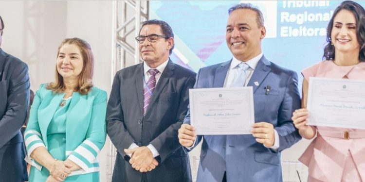 Iracema Vale prestigia diplomação dos eleitos em Paço do Lumiar e destaca confiança na nova gestão