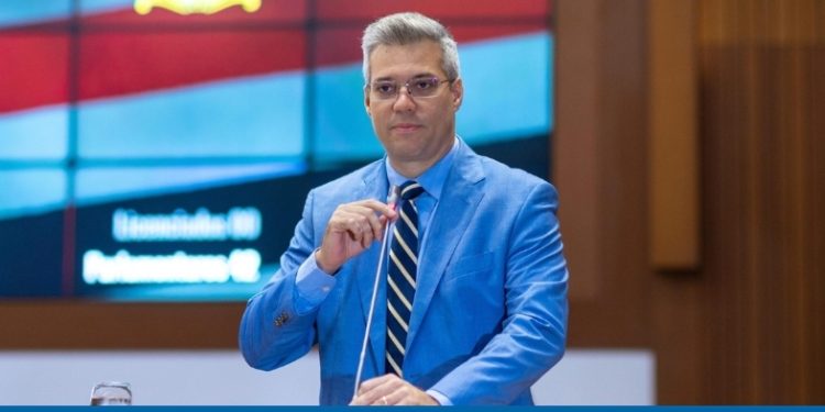 Deputado Neto Evangelista ressalta produtividade da CCJ em balanço de ações deste ano