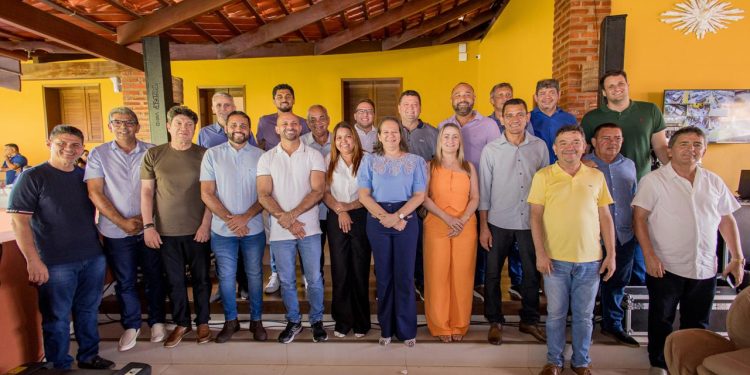 Famem unida e forte: Prefeitos do Médio Sertão também defendem o nome de Roberto Costa na presidência da entidade