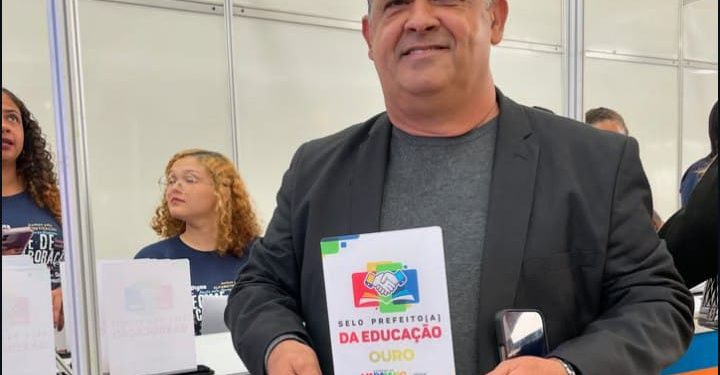 Prefeito Bezaliel Albuquerque participa do Prêmio Escola Digna em São Luís