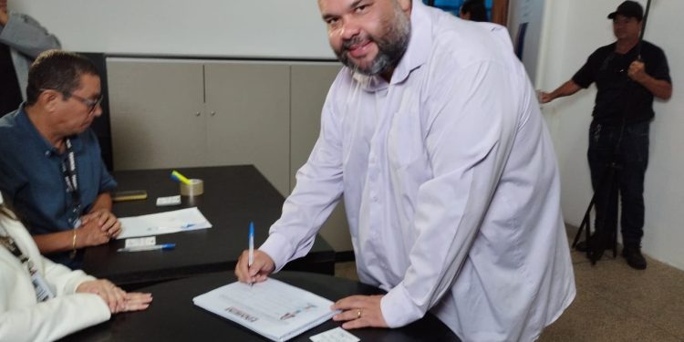 Prefeito Dr. Guilherme reforça compromisso com Primeira Cruz durante eleição histórica na FAMEM