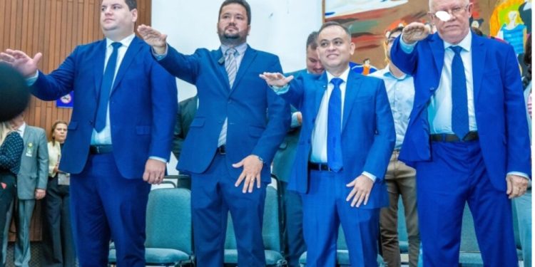 Assembleia empossa deputados Catulé Júnior, Edson Araújo, Kekê Teixeira e João Batista Segundo